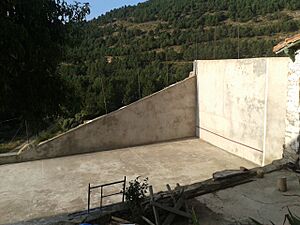 Archivo:Frontón de Armejún