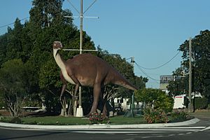 Archivo:Hughenden-dinosaur-outback-queensland-australia