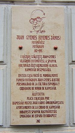 Archivo:Juan Gyenes emléktáblája Kaposváron