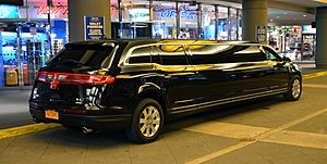 Archivo:Lincoln MKT limo