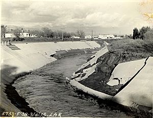 Archivo:Los Angeles River - flood of 1938 - confluence of Tujunga Wash and LA River (SPCOL27)