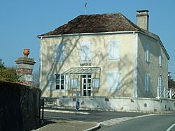 Mairie de Laà-Mondrans.JPG