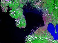 Archivo:Manila Bay Landsat 2000
