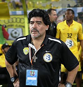 Archivo:Maradona at 2012 GCC Champions League final