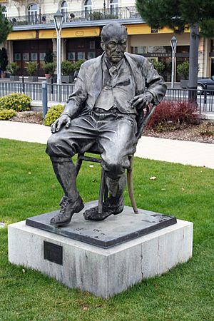 Archivo:Monument Nabokov Montreux 23.12.2006