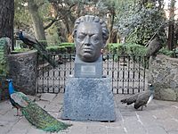 Archivo:Monumento a Diego Rivera en Museo Dolores Olmedo, Ciudad de México