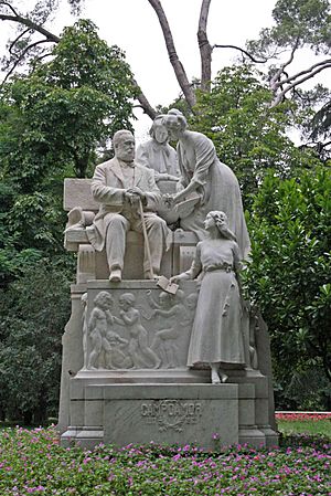 Archivo:Parque del Retiro - Estatua de Ramón de Campoamor - 20070805