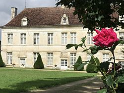 Photo de la façade du Château de Viviers.jpg