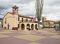Pinilla-del-Valle-Ayuntamiento-e-Iglesia-DavidDaguerro