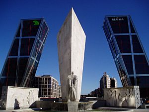 Archivo:Plaza de Castilla (Madrid) 04