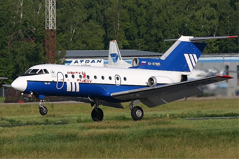 Polet Yakovlev Yak-40 at DME