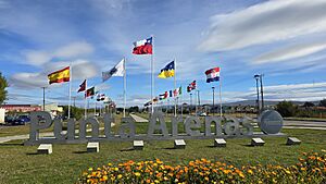 Archivo:Punta Arenas a un costado de la Zona Franca