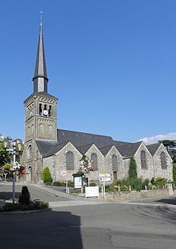 Saint-Denis-de-Gastines (53) Église 01.JPG