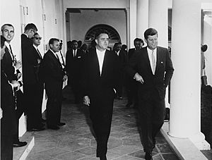 Archivo:Sargent Shriver-JFK