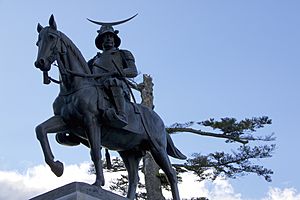 Archivo:Statue-of-Date-Masamune-in-Aobayama-Park-Sendai-2016