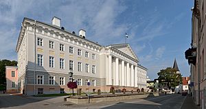 Archivo:Tartu Ülikooli peahoone 2012