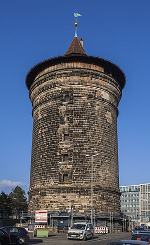 Archivo:Torre Laufer, Núremberg, Alemania, 2013-03-16, DD 01