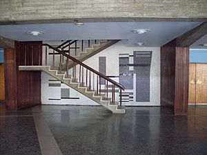 Archivo:UCV 2015-060a Mural de Carlos González Bogen, 1953