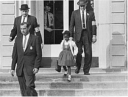 Archivo:US Marshals with Young Ruby Bridges on School Steps