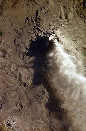 Archivo:Ubinas ash cloud - ISS