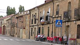 Ambiente en la carretera que atraviesa el pueblo