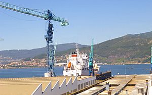 Archivo:Vigo - Puerto comercial 5