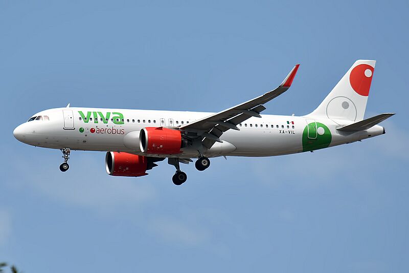 VivaAerobus, XA-VIL, Airbus A320-271N (49593671201)