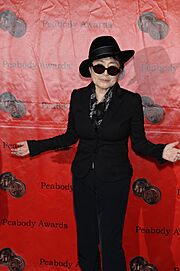 Archivo:Yoko Ono at the 70th Annual Peabody Awards