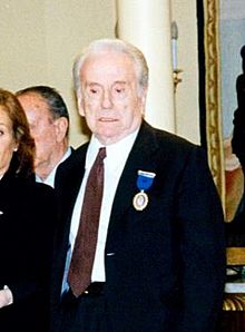 (José Manuel Lara) José María Aznar interviene durante el acto de entrega de las medallas de oro al Mérito en el Trabajo. Pool Moncloa. 9 de diciembre de 1996 (cropped).jpeg