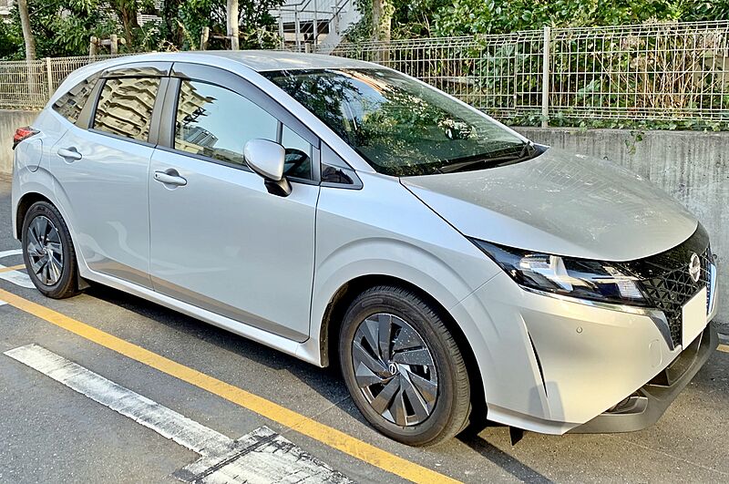 0 Nissan Note (E13) 1
