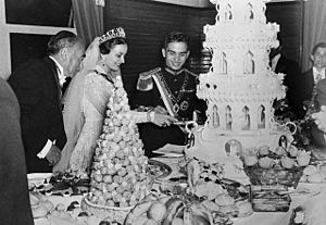Archivo:1955-king-hussein-and-queen-dina