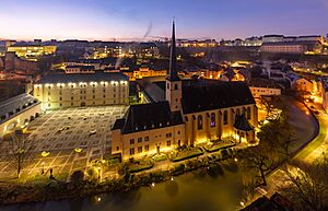 Archivo:Abadía Neumünster, ciudad de Luxemburgo, Luxemburgo, 2023-12-17, DD 10-12 HDR
