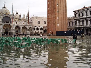 Acqua alta in Piazza San Marco-original.jpg
