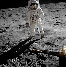 Archivo:Aldrin Apollo 11 original