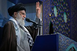 Archivo:Ali Khamenei in 2020 Friday Prayer 06