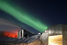 Archivo:Amundsen-Scott marsstation ray h edit2