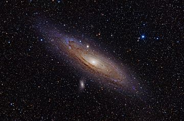 Archivo:Andromeda Galaxy (with h-alpha)