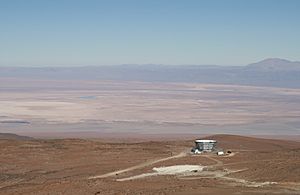 Archivo:Atacama Cosmology Telescope from distance