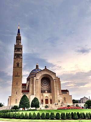 Archivo:Basilica of the National Shrine of the Immaculate Conception Front View Color