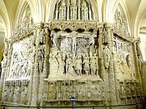 Archivo:Burgos Cathedrale déambulatoire