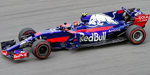 Archivo:Carlos Sainz Jr 2017 Malaysia FP2 2