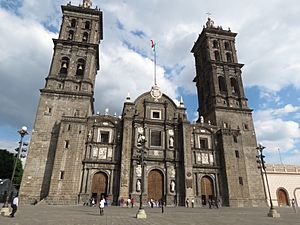 Archivo:Catedral de Puebla (02)