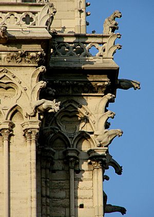 Archivo:Chimères Notre-Dame de Paris 170208