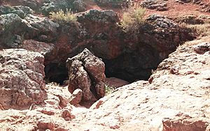 Archivo:Cueva de Montesinos, Ossa de Montiel, Albacete, España