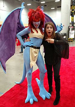 Archivo:Demona voice actress Marina Sirtis with cosplayer Ezmeralda Von Katz