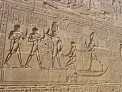 Archivo:Edfu temple relief by John Campana
