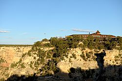 El Tovar Hotel on the south rim of the Grand Canyon.JPG