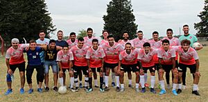 Archivo:Equipo rojo fondo blanco
