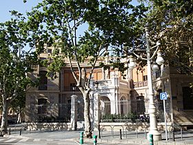 Exterior del antiguo Asilo de Lactancia, actual Balneario de la Alameda 01.jpg