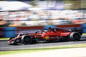 Archivo:Ferrari F1-75 in Melbourne